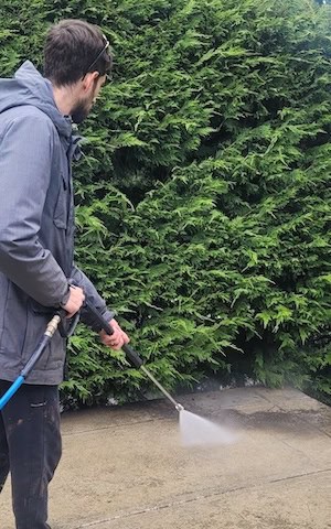 edge-power-washing-portrait-web Pressure washing services